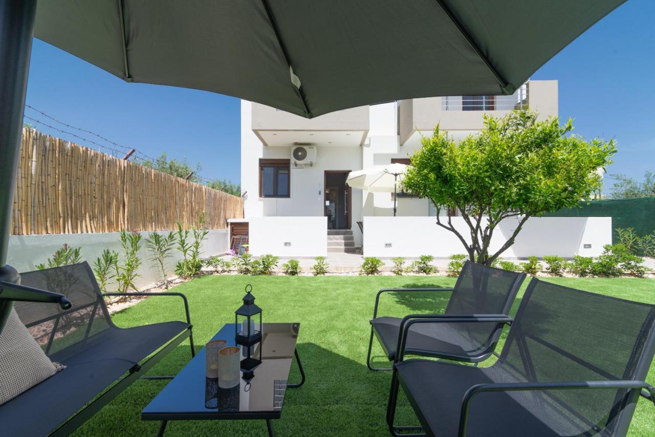 Cozy House With Pool Near Beach Gazi Exterior photo