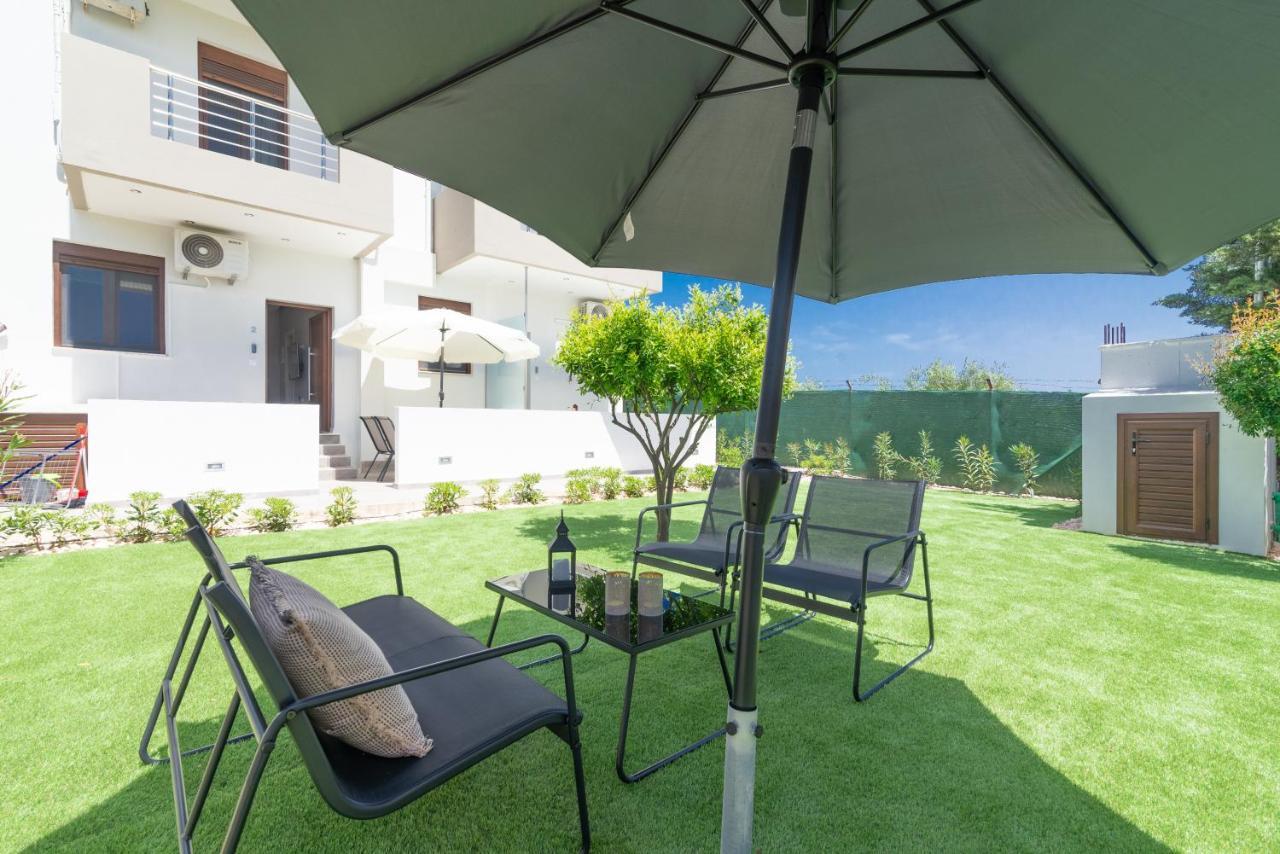 Cozy House With Pool Near Beach Gazi Exterior photo
