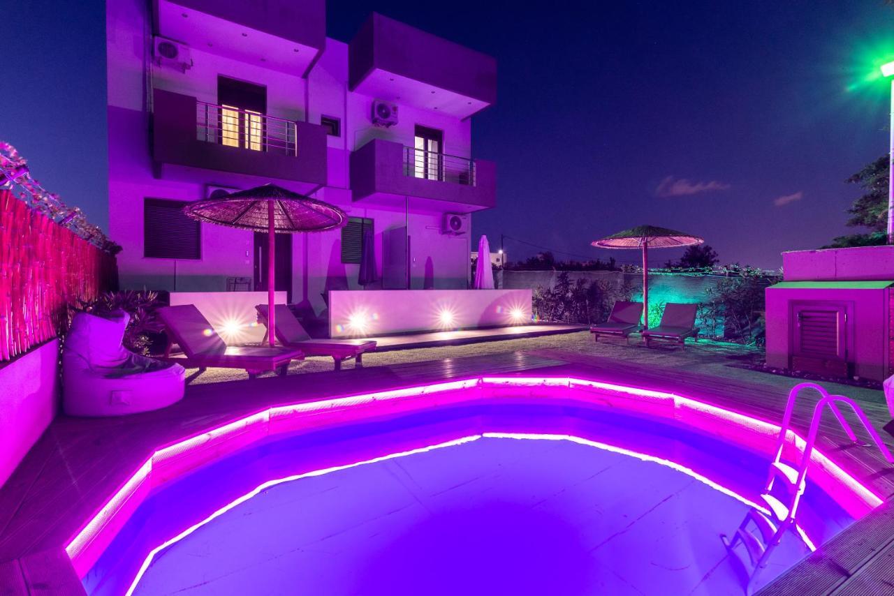 Cozy House With Pool Near Beach Gazi Exterior photo